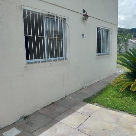 Casa agradável em Camboriú com estacionamento no pátio Vila Exterior foto