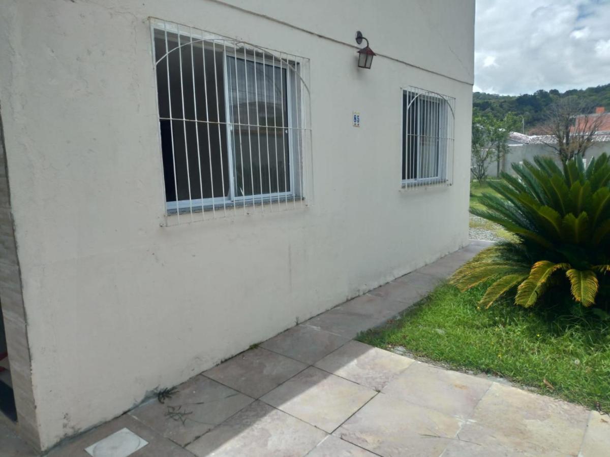 Casa agradável em Camboriú com estacionamento no pátio Vila Exterior foto